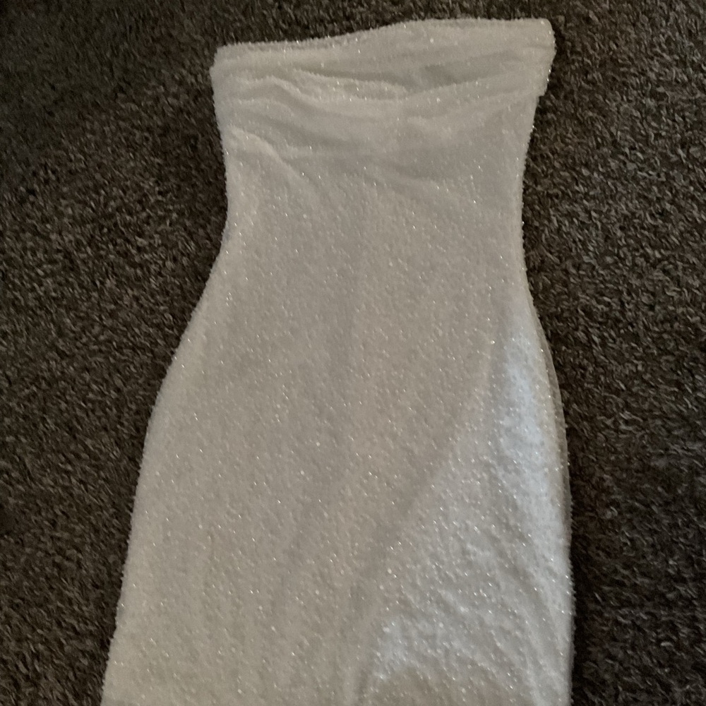 Elegant White Strapless Dress